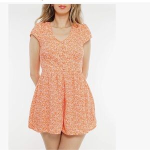 LOVECRAZY Ditsy Floral Romper Sz M